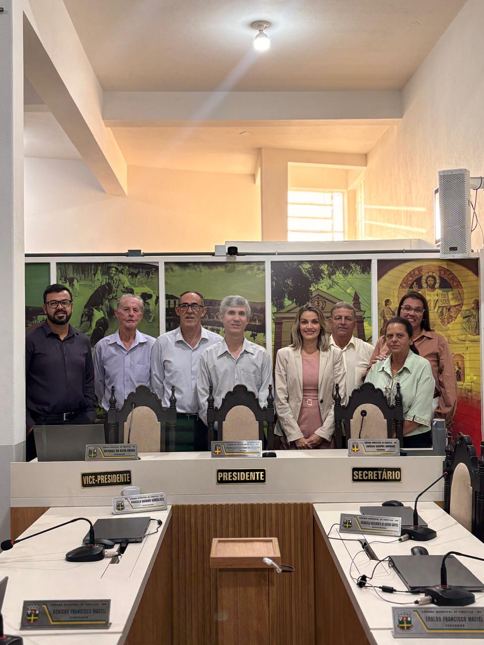 Cruzília inaugura Escola do Legislativo e amplia serviços de cidadania