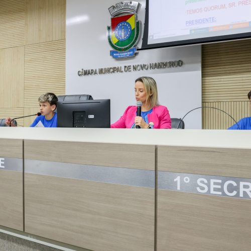 Mesa Diretora Mirim é eleita em sessão simulada e reforça educação cidadã em Novo Hamburgo