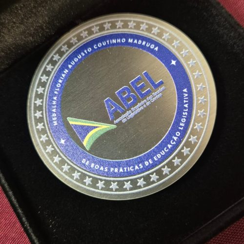 ABEL concede Medalha de Boas Práticas de Educação Legislativa a Florian Madruga